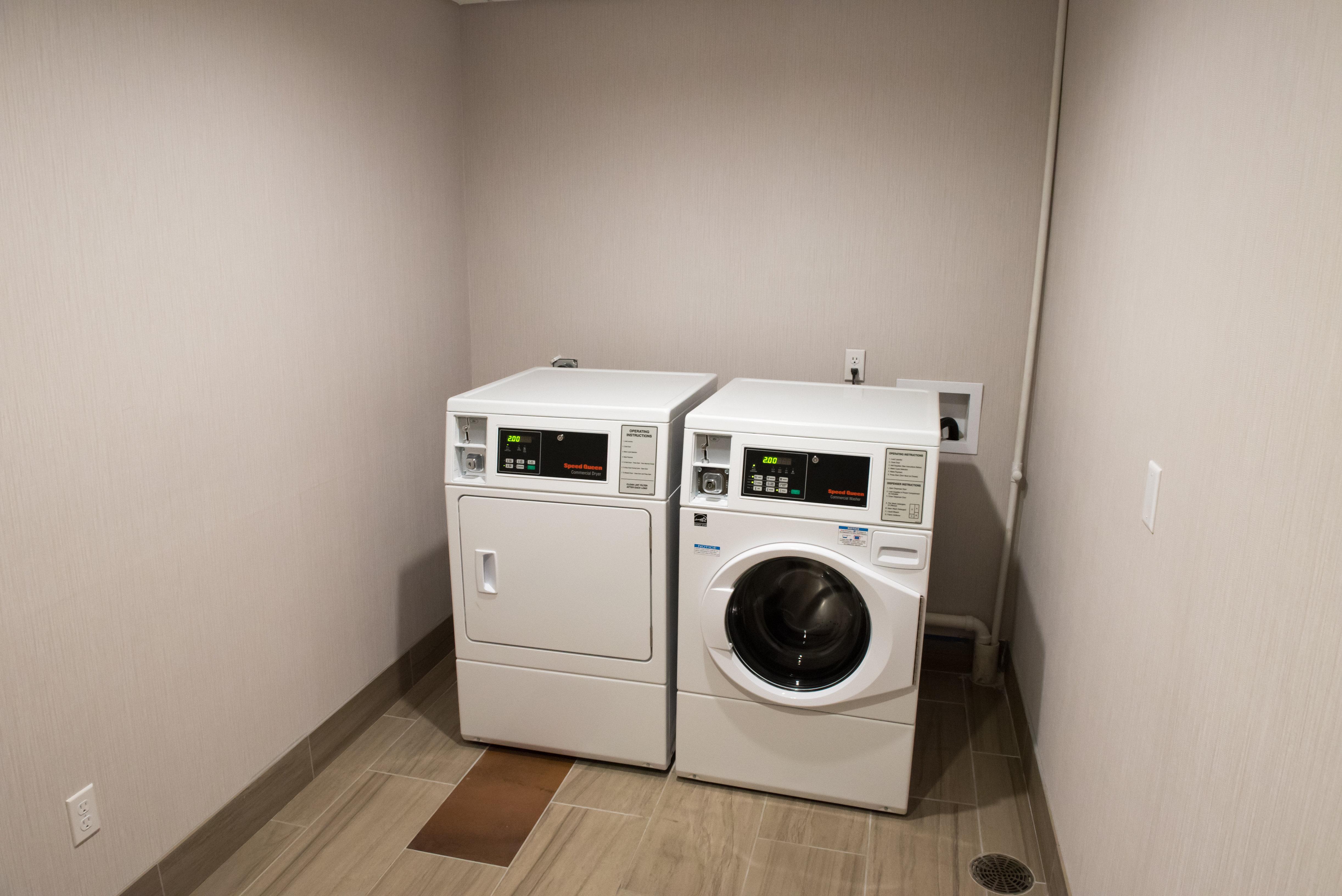 Holiday Inn Express & Suites - Dayton Southwest By Ihg Eksteriør bilde